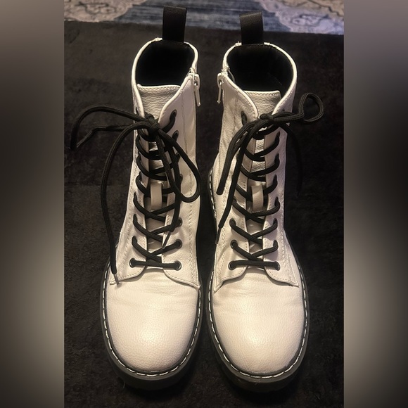 Women’s Boots - Picture 5 of 8